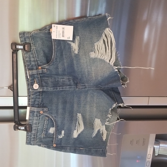 💕BLANKNYC💕 Barrow Vintage Hi Rise Shorts Distressed ~ Let It Be 26 NWT - Picture 5 of 14